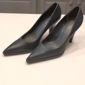 Brand new Vera Wang dark gray pumps.